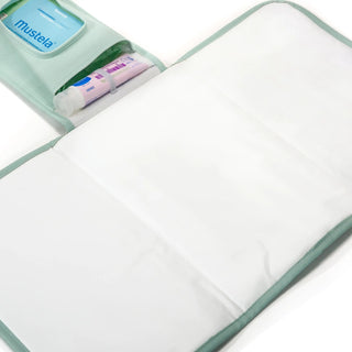 mustela-baby-diaper-change_...